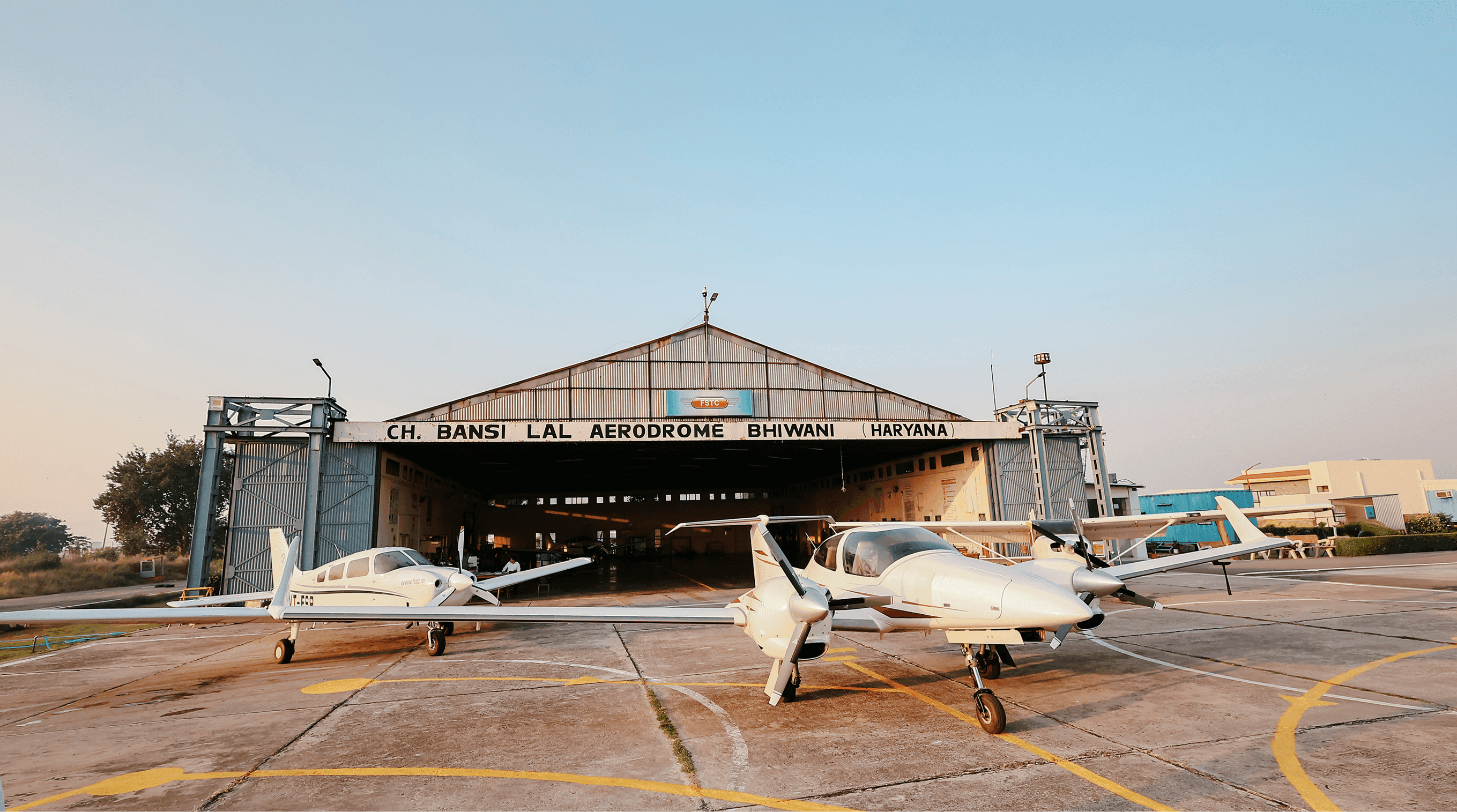 Aircraft fleet banner